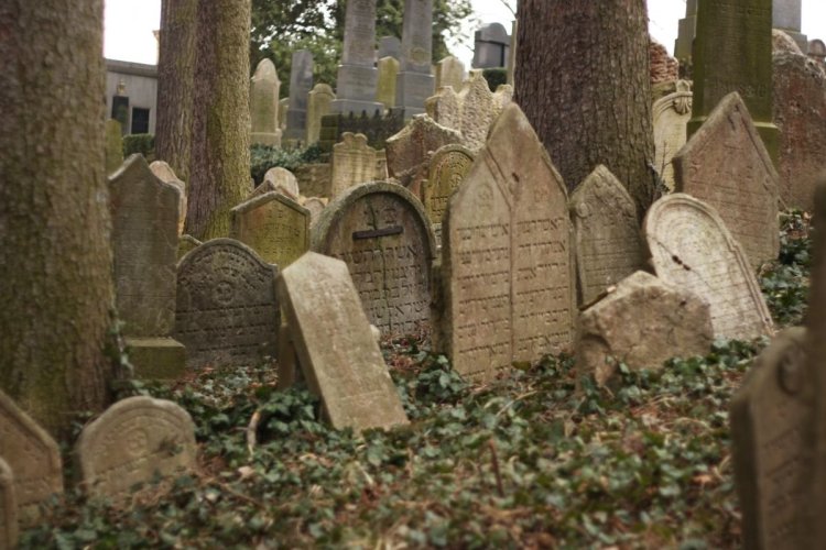 Jewish monuments
