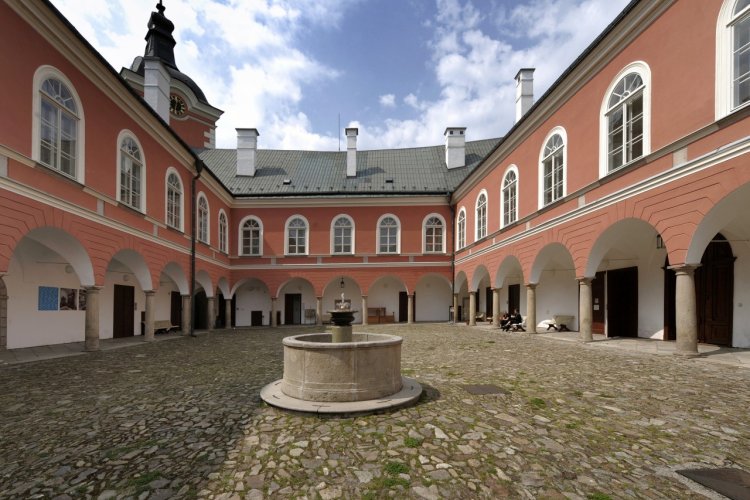 Zámek Kamenice nad Lipou