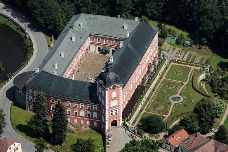 Zámek Kamenice nad Lipou