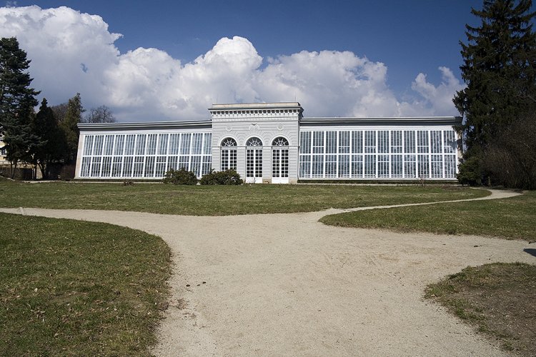 Skleník v zámeckém parku