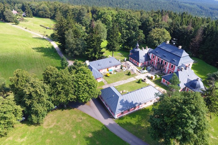 Lovecký zámeček Karlštejn