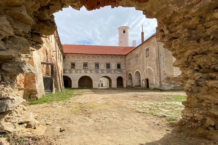 Zámek Červená Řečice