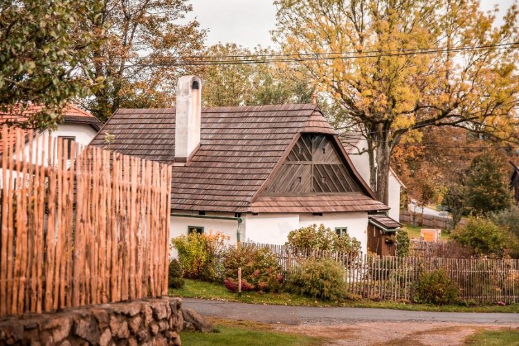 Roubenky in the village of Krátká